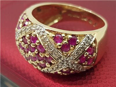 Tipo: Anillo Ring - Estilo: Rouge de Paris Galeria Coleccionista - Material: Oro 18k  - Piedras:  30 rubis 42 diamantes
