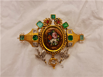 Tipo: Broche  Floral - Estilo: Antiguo - Material: Oro dos Colores - Piedras: Diamantes Esmeraldas  venturina 