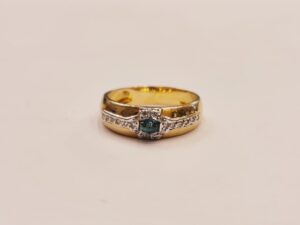 Anillo Oro Zafiro y Diamantes