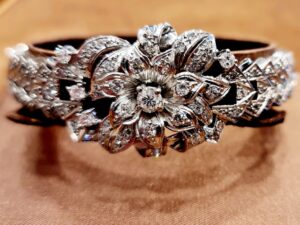 Pulsera Flor Oro Blanco y Diamantes