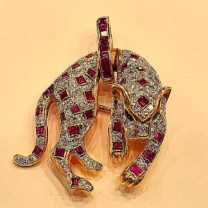 Broche Colgante Pantera Oro Rubis Diamantes y Zafiros