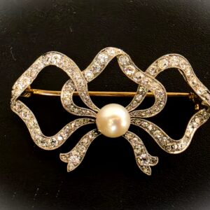 Broche Lazo Vintage Oro Blanco Diamantes y Perla